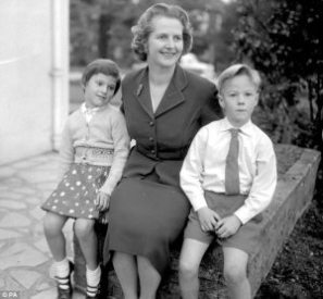 Margaret Thatcher con sus hijos