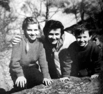 Gilian Berneri con sus hijos Franck y Hélène (ca. 1959)