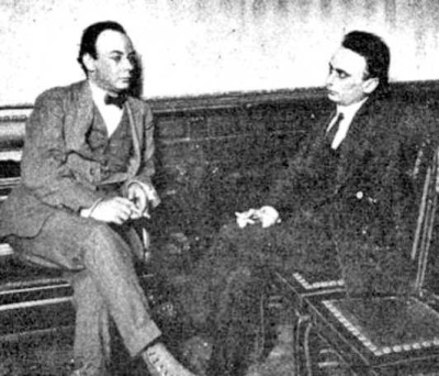 Tito L. Foppa (derecha) con José González Castillo en la sede de la SAADL  (Buenos Aires, 1917)